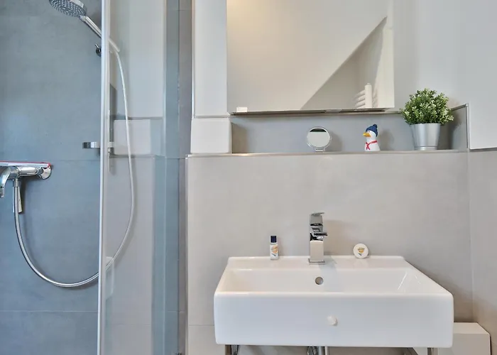 Am Rosenhain 6 Am Rosenhain 6 4 Appartement *